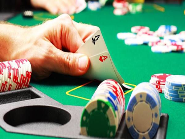 Poker là trò chơi đang thu hút đông đảo người chơi