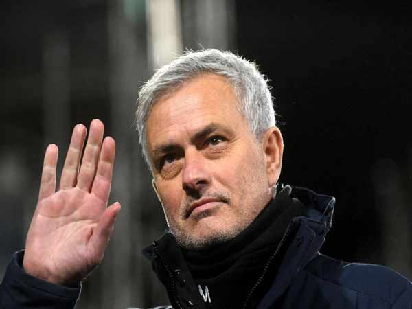 HLV Jose Mourinho và những tính toán cho AS Roma