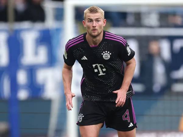 Tin BĐ 1/8: De Ligt vắng mặt khi Bayern Munich du đấu