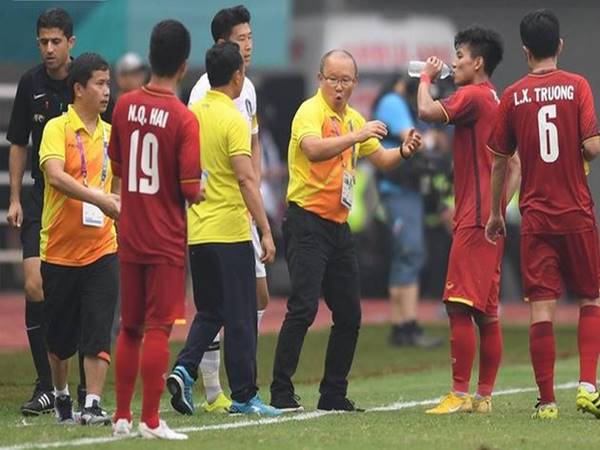 Cần làm gì khi nhận biết được đội bóng đang bị vỡ thế trận