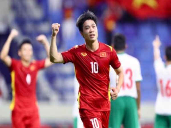 Lương của Công Phượng là bao nhiêu trong nước, xuất ngoại