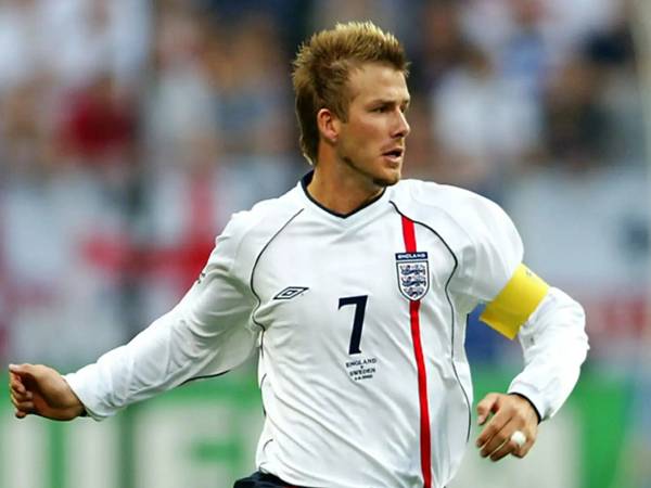 Cầu thủ David Beckham là ai, ở nước nào, đá vị trí nào?